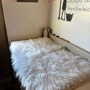 Plush Faux Fur Throw Rug - Soft White Shag